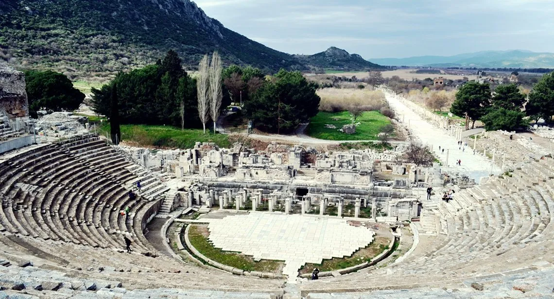 Efes Büyük Antik Tiyatro